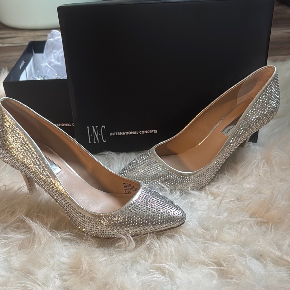 INC International Concepts ZITAH Pearl Gold Heels with Silver Glittery Finish